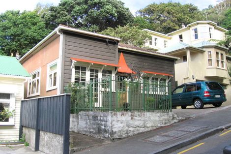 Photo of property in 35 Newman Terrace, Thorndon, Wellington, 6011