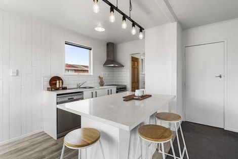 Photo of property in 55 Larnoch Road, Henderson, Auckland, 0610