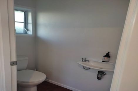Photo of property in 28 Ocean View Road, Northcote, Auckland, 0627