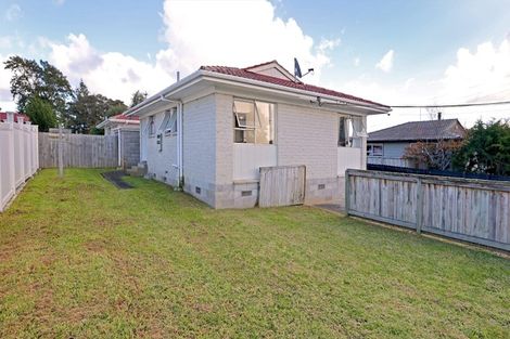 Photo of property in 1/28 Taipari Road, Te Atatu Peninsula, Auckland, 0610