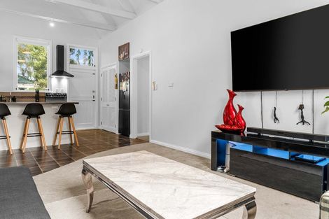 Photo of property in 3/201 Victoria Street, Cambridge, 3434