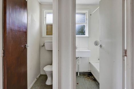 Photo of property in 5 Glenpark Avenue, Westown, New Plymouth, 4310