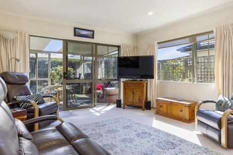 Photo of property in 4 Lakeridge Close, Rangatira Park, Taupo, 3330