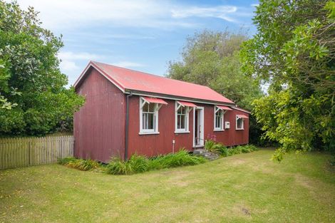 Photo of property in 21 Shortt Street, Foxton Beach, Foxton, 4815