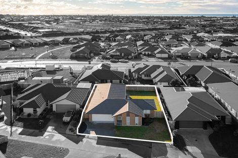 Photo of property in 22 Oka Street, Papamoa Beach, Papamoa, 3118