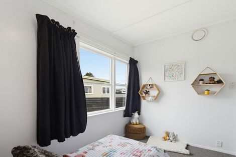 Photo of property in 4 Ashton Terrace, Castlecliff, Whanganui, 4501