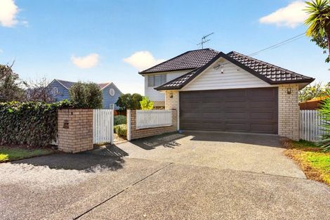 Photo of property in 3 Zefiro Drive, Massey, Auckland, 0614