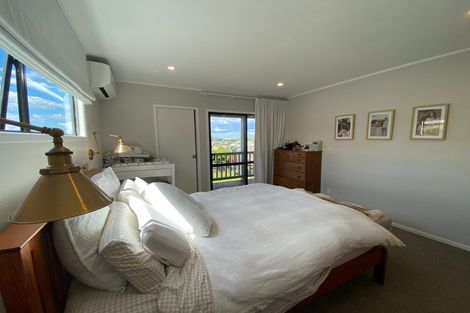Photo of property in 4 Waiora Road, Stanmore Bay, Whangaparaoa, 0932