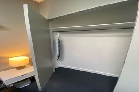 Photo of property in 17 Kent Terrace - Kent Apartments, 7d/16 Kent Terrace, Mount Victoria, Wellington, 6011