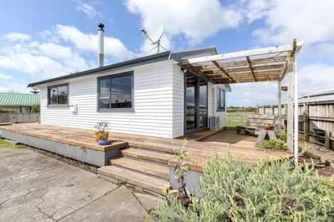 Photo of property in 15 Tuahu Place, Waitara, 4320