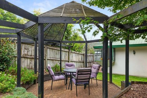 Photo of property in 21 Capricorn Place, Kawaha Point, Rotorua, 3010