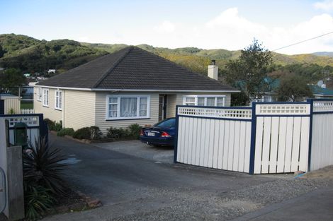Photo of property in 5 Main Road, Wainuiomata, Lower Hutt, 5014