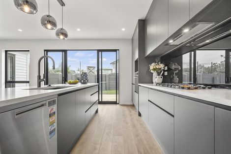 Photo of property in 3 Tawapou Close, Massey, Auckland, 0614