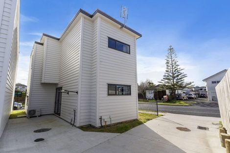 Photo of property in 2a Melleray Place, Randwick Park, Auckland, 2105