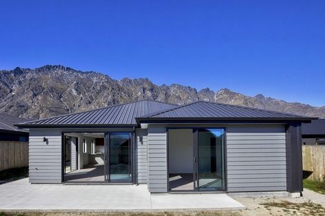 Photo of property in 16 Fallow Street, Jacks Point, 9371