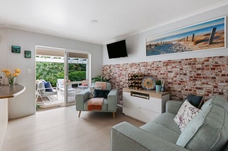 Photo of property in 587 Grenada Street, Papamoa Beach, Papamoa, 3118