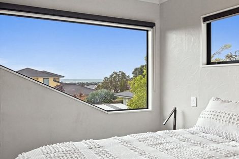 Photo of property in 9 Sandel Rise, Merrilands, New Plymouth, 4312