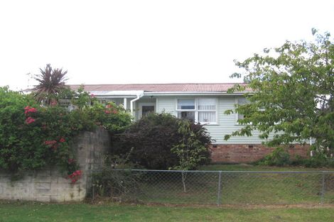 Photo of property in 25 Paragon Avenue, Beach Haven, Auckland, 0626