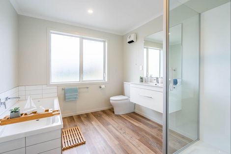 Photo of property in 3 Tapuhikura Street, Waikanae, 5036