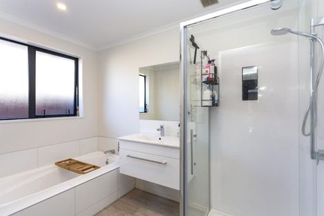 Photo of property in 5 Eric Melrose Lane, Halswell, Christchurch, 8025