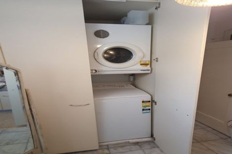 Photo of property in Inverleith House, 306 Oriental Parade, Oriental Bay, Wellington, 6011