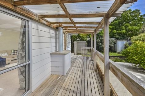 Photo of property in 1/22 Athena Drive, Totara Vale, Auckland, 0629
