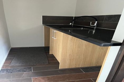 Photo of property in 1/179 Wiseley Road, West Harbour, Auckland, 0618