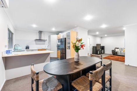 Photo of property in 305 Royal Road, Massey, Auckland, 0614