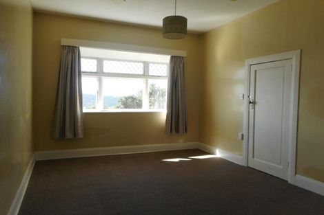 Photo of property in 82 Kelburn Parade, Kelburn, Wellington, 6012