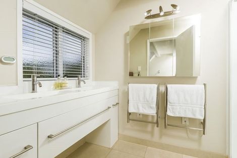 Photo of property in 38 Catalina Crescent, Forrest Hill, Auckland, 0620