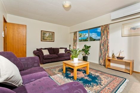 Photo of property in 52 Lavery Place, Sunnynook, Auckland, 0632