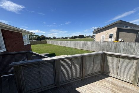 Photo of property in 31 School Road, Te Atatu South, Auckland, 0610