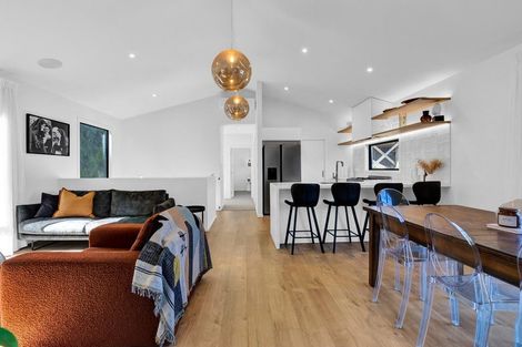 Photo of property in 6e Burns Street, Westown, New Plymouth, 4310