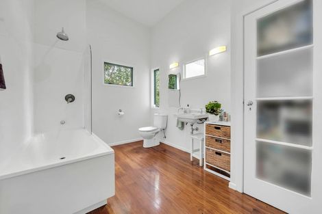 Photo of property in 11 Opou Road, Titirangi, Auckland, 0604