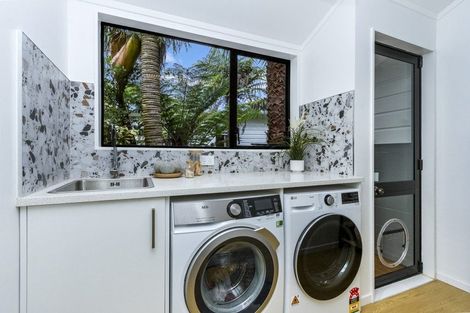 Photo of property in 2/20 Kiteroa Terrace, Rothesay Bay, Auckland, 0630