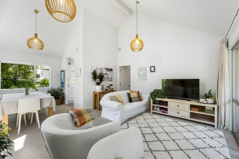 Photo of property in 1/41 Ravenwood Drive, Forrest Hill, Auckland, 0620