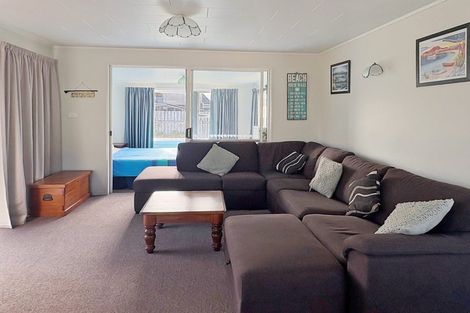 Photo of property in 49 Thomas Place, Foxton Beach, Foxton, 4815