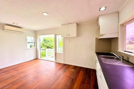 Photo of property in 4 Mceldowney Road, Titirangi, Auckland, 0604