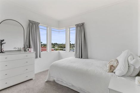 Photo of property in 8 Fulmar Way, Unsworth Heights, Auckland, 0632