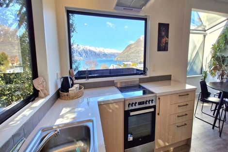 Photo of property in 17b Wynyard Crescent, Fernhill, Queenstown, 9300