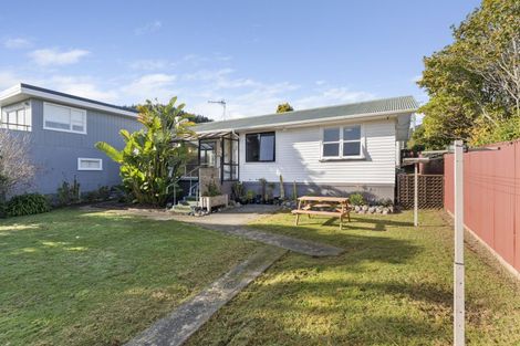 Photo of property in 6 Kaitawa Crescent, Paraparaumu, 5032