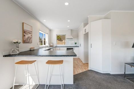 Photo of property in 14 Greta Place, Stanmore Bay, Whangaparaoa, 0932