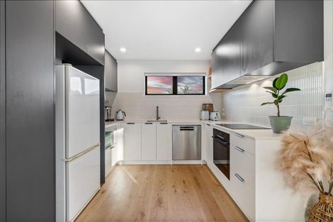 Photo of property in 3/111 Hobsonville Road, West Harbour, Auckland, 0618