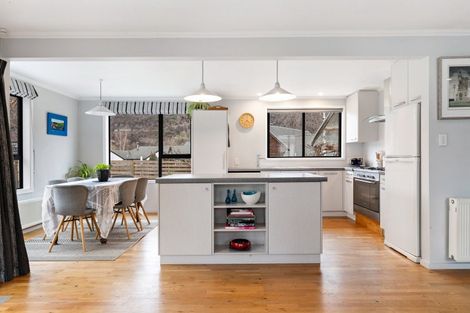 Photo of property in 6 Elva Dawson Place, Arrowtown, 9302