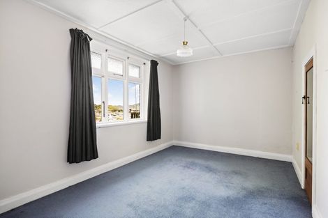 Photo of property in 44 Tio Tio Road, Miramar, Wellington, 6022