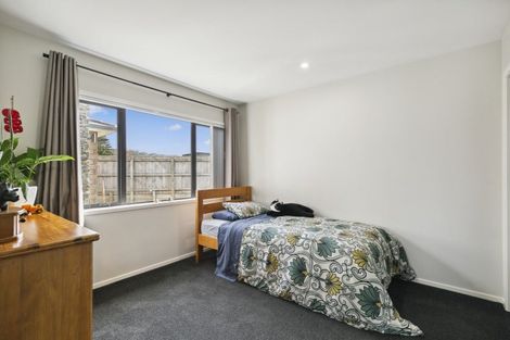 Photo of property in 32 Mervyn Kemp Drive, Tawa, Wellington, 5028