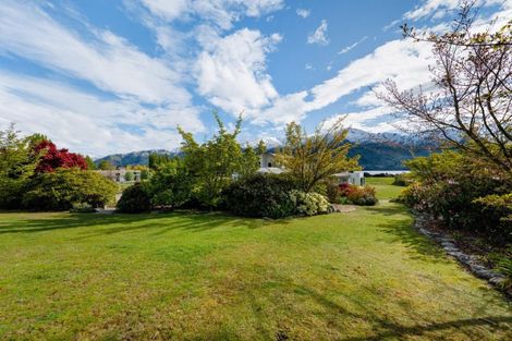 Photo of property in 302 Beacon Point Road, Wanaka, 9305