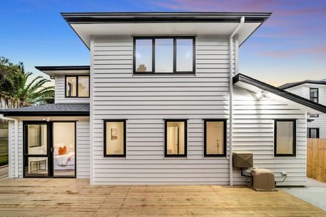 Photo of property in 11 Tawapou Close, Massey, Auckland, 0614
