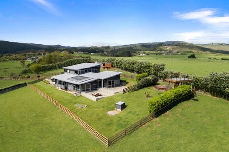 Photo of property in 33 Oram Drive, Turitea, Palmerston North, 4472