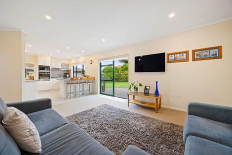 Photo of property in 8 Amesbury Rise, Henderson, Auckland, 0612